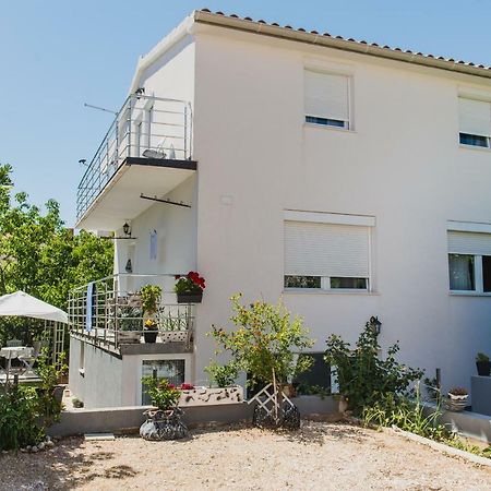 Apartment Ella Рогозниця Екстер'єр фото