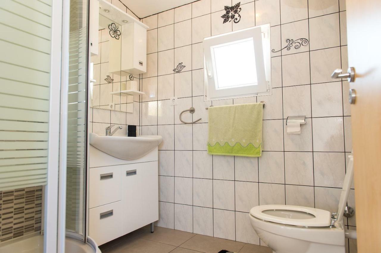 Apartment Ella Рогозниця Екстер'єр фото