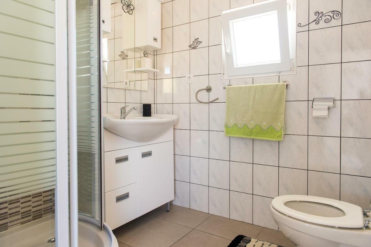 Apartment Ella Рогозниця Екстер'єр фото
