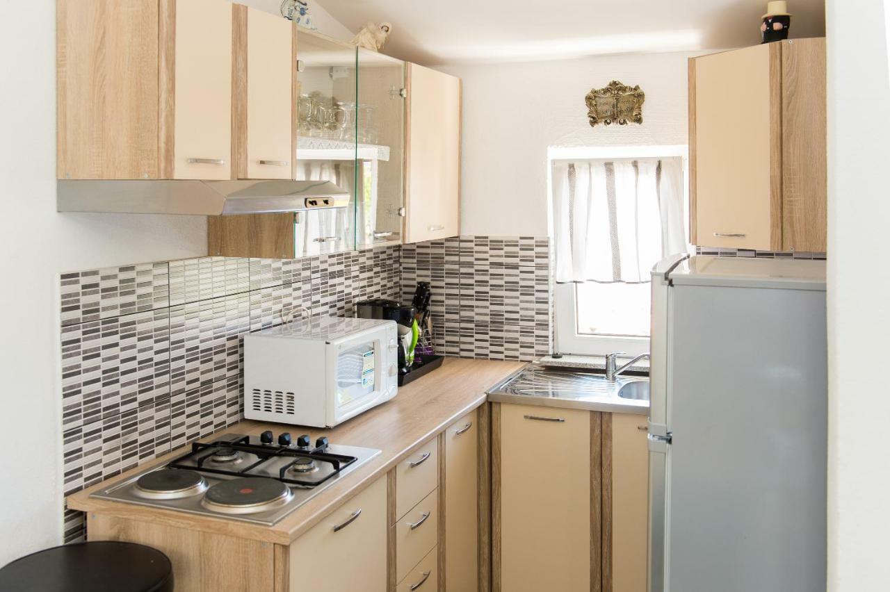 Apartment Ella Рогозниця Екстер'єр фото