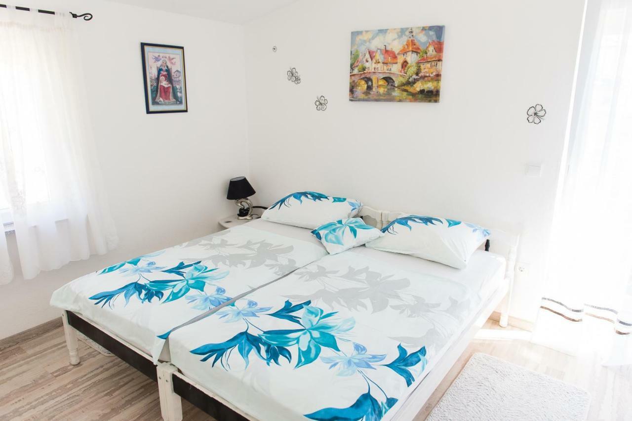 Apartment Ella Рогозниця Екстер'єр фото