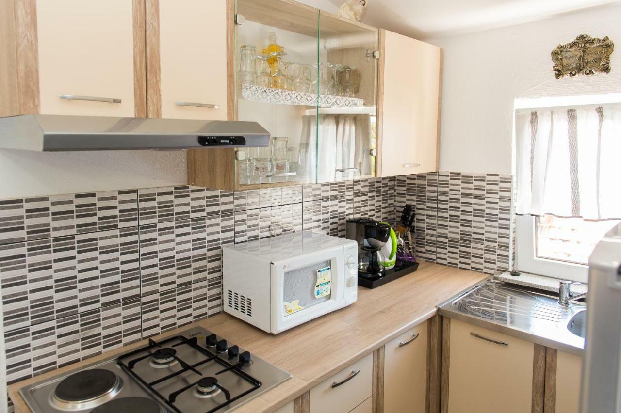 Apartment Ella Рогозниця Екстер'єр фото